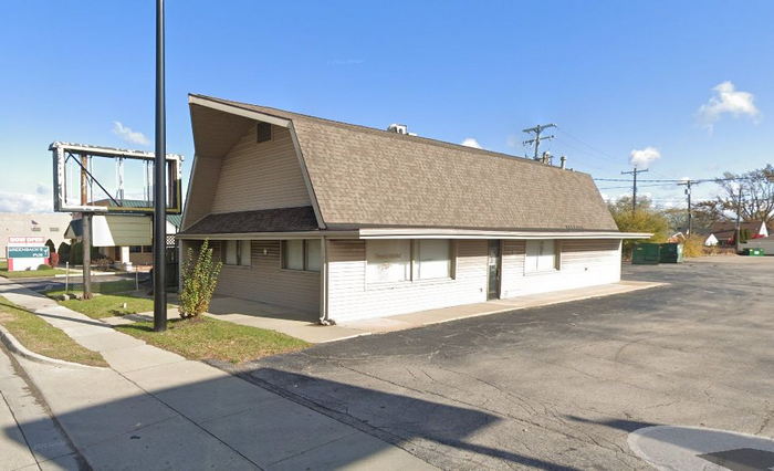 Red Barn Restaurant - 3831 Fort St Wyandotte (newer photo)